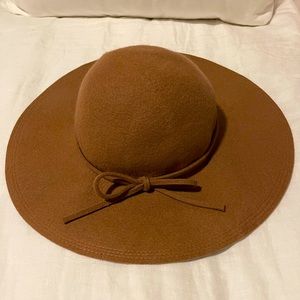Floppy camel wool hat